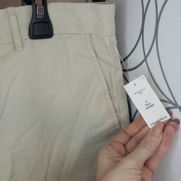 NWT gap boyfriend shorts knaki size 6 long - Picture 2 of 6